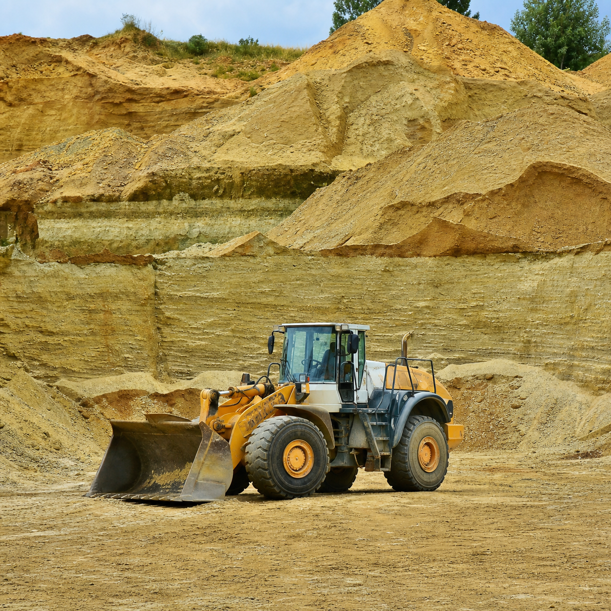 ROCK CRUSHING METHOD AND SEPARATING GOLD FROM ORES